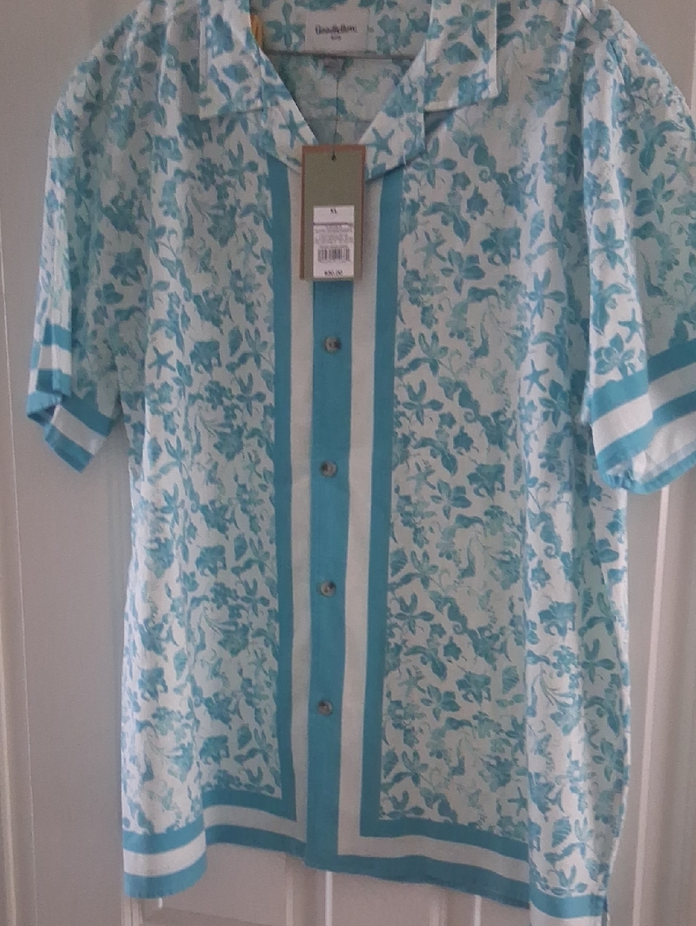 Goodfelliw  Aqua & White Floral Short-Sleeve Button-Up Xl